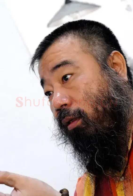 李津·l