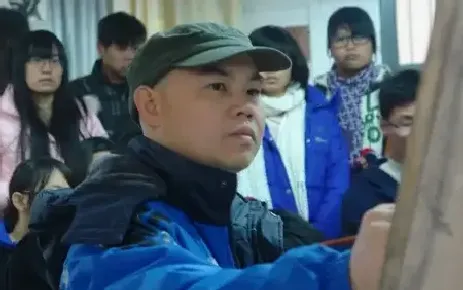 闭国斌