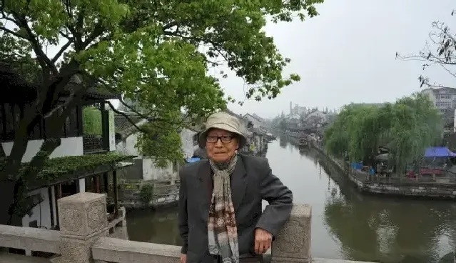 毕颐生