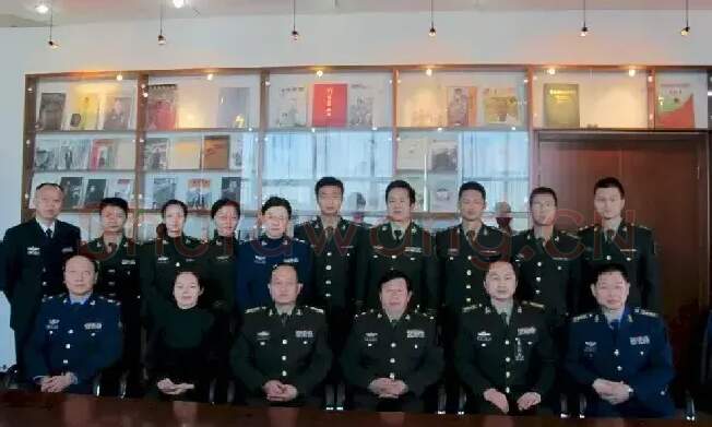 胡智林·全军美术理论骨干培训学员与中国美协刘大为主席合影