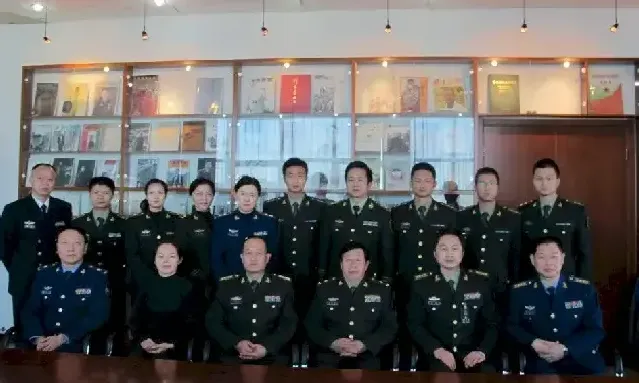 胡智林·全军美术理论骨干培训学员与中国美协刘大为主席合影