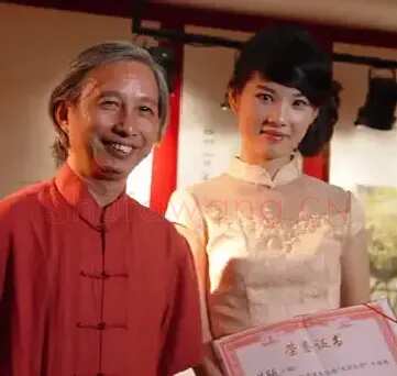戴明德