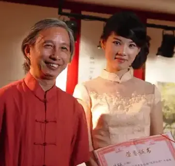 戴明德