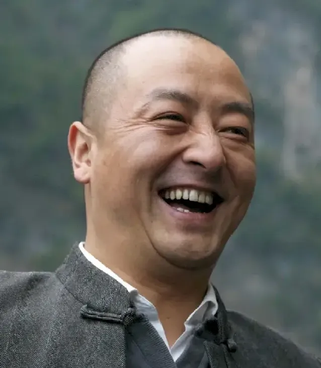 梁飞