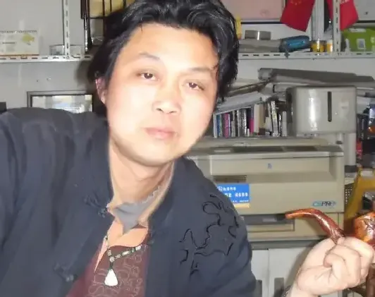 谭巍