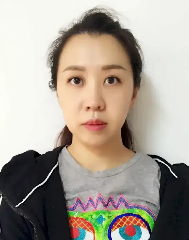 邱佳