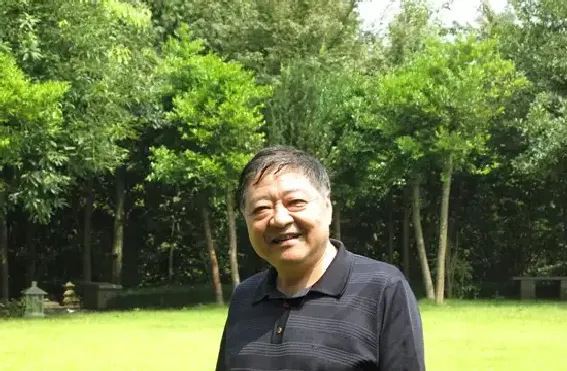 高而颐