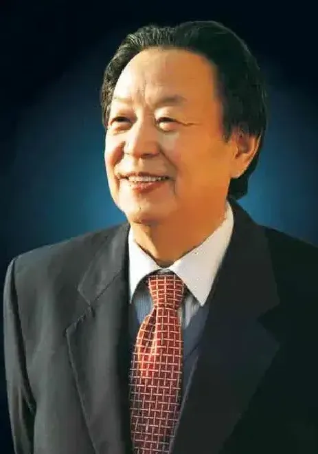 罗国士