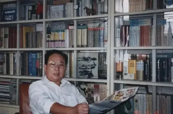 洪斯文