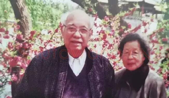 张树云·2005年与许美娟游瘦西湖