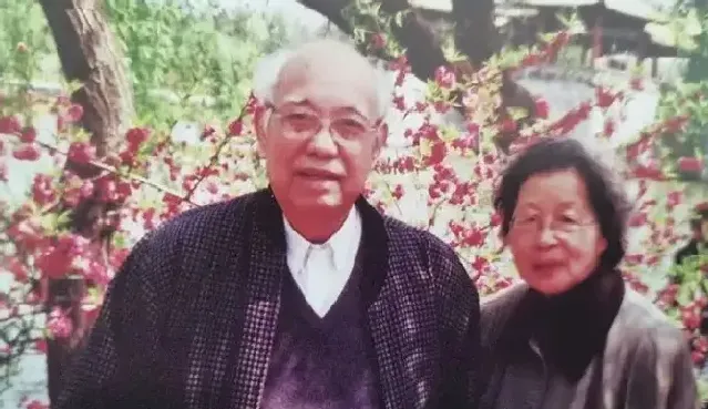 张树云·2005年与许美娟游瘦西湖