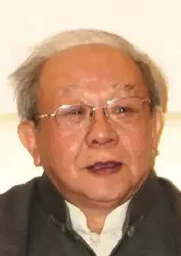 李巍