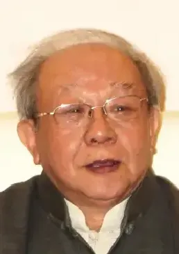 李巍