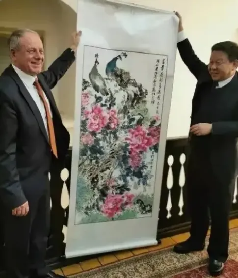 赵云杰·画家赵云杰作品作为国礼馈囎外国友人