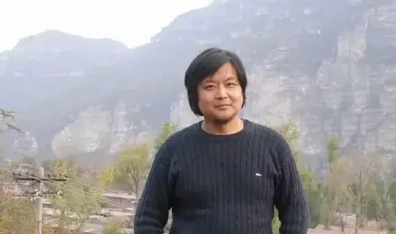 墨然