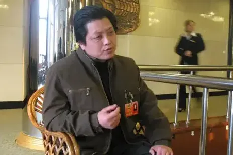 巩崇君
