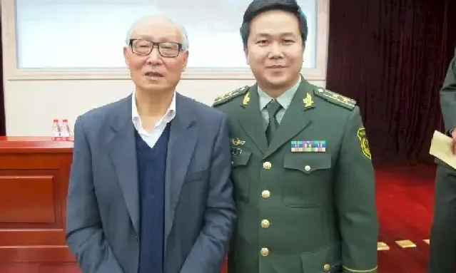 胡智林·与着名美术评论家邵大箴师爷合影