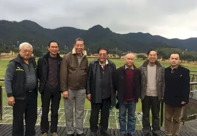 张丹阳·张丹阳与董小明等艺术家在一起