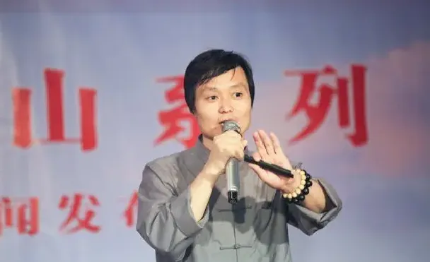 杨牧青