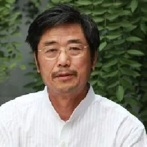 卢加