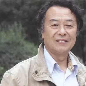 岳嵘琪