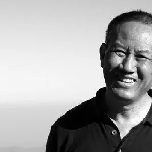 谢东明