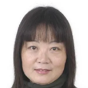 王霞