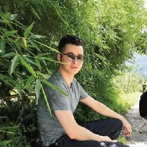 李芳