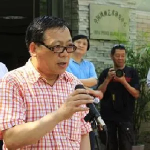 杨国新