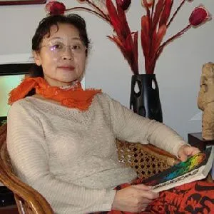 何丽