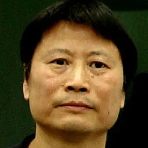华堤