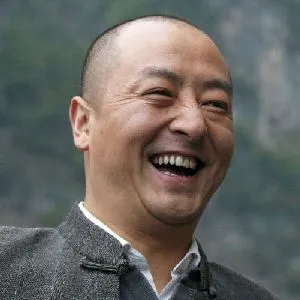 梁飞