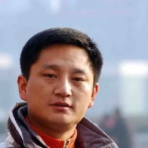 于延龙