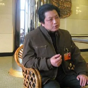 巩崇君
