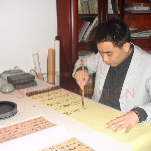李巍