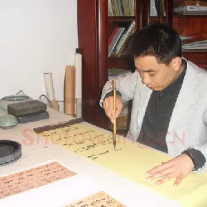 李巍
