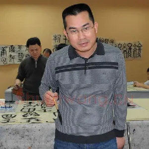 肖伟平