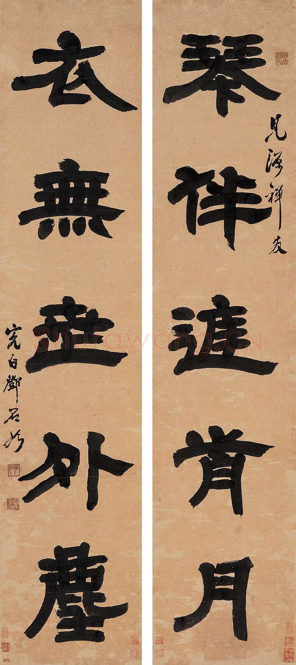 邓石如《琴伴庭前月,衣无世外尘》五言隶书联 立轴 水墨纸本 127.6×27.3cm×2