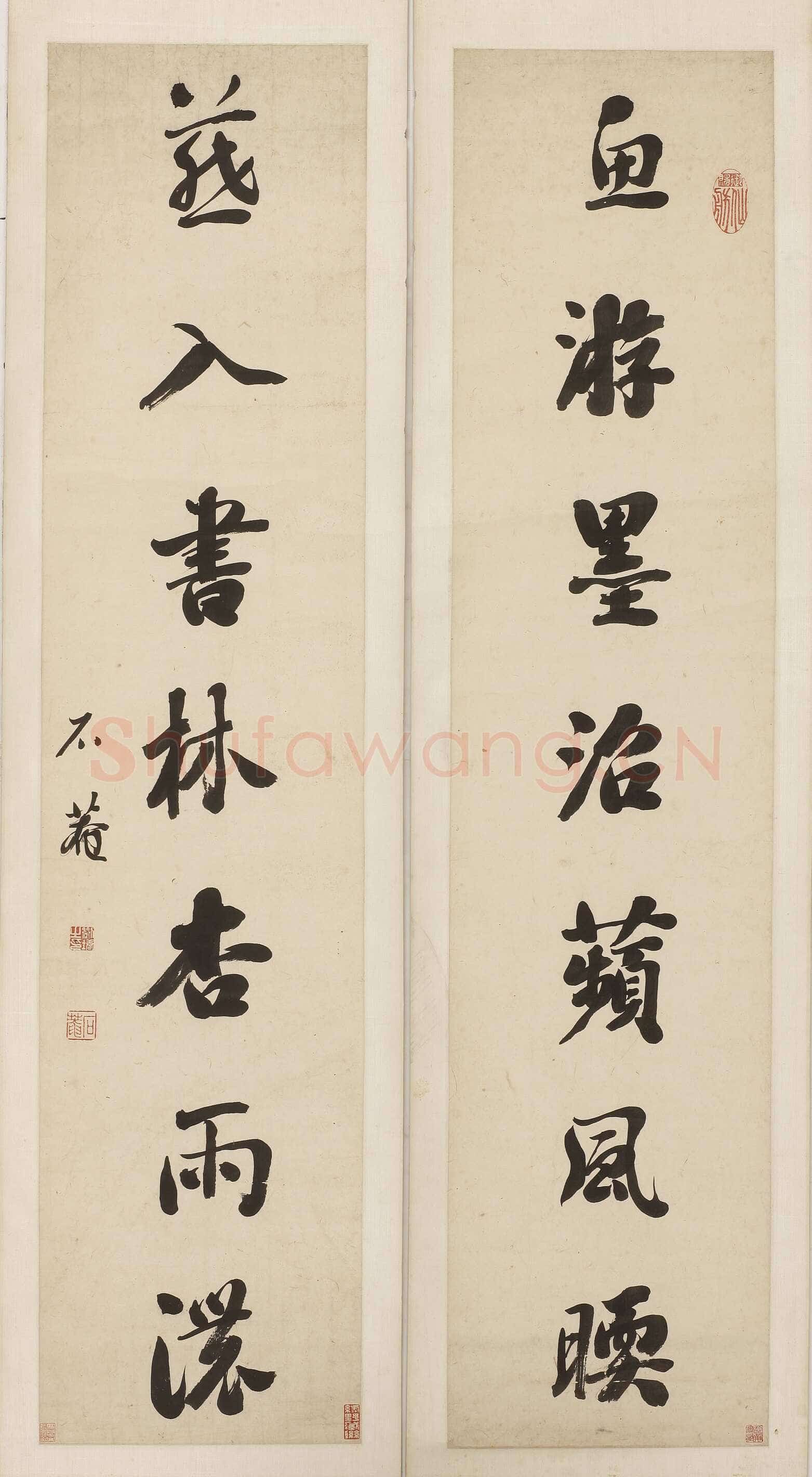 刘墉《行书鱼游燕入七言联》162×33cm×2 无锡博物院藏