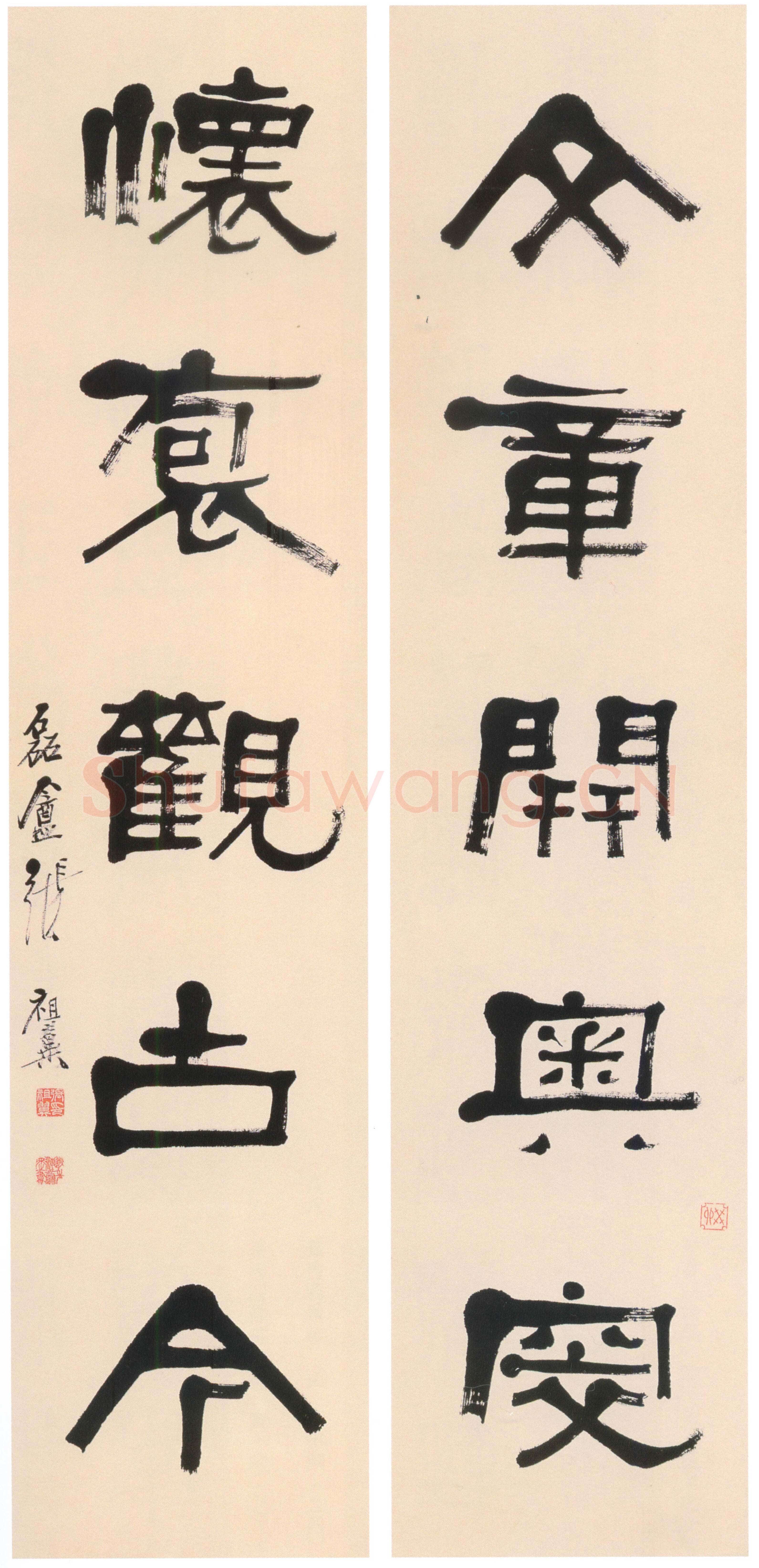 张祖翼《隶书文章怀抱五言联》纸本隶书 133.5×31.5cm×2 青岛市博物馆藏
