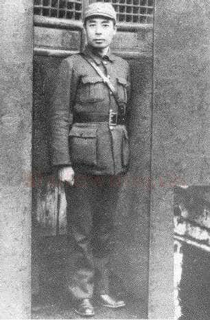 周恩来赠曹天风先生行书联 1939年3月30日 浙江省博物馆藏